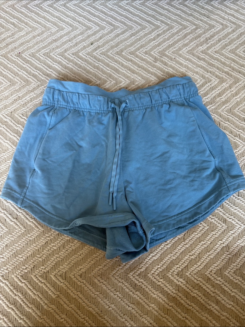 Lululemon size 8 Inner glow 3” shorts